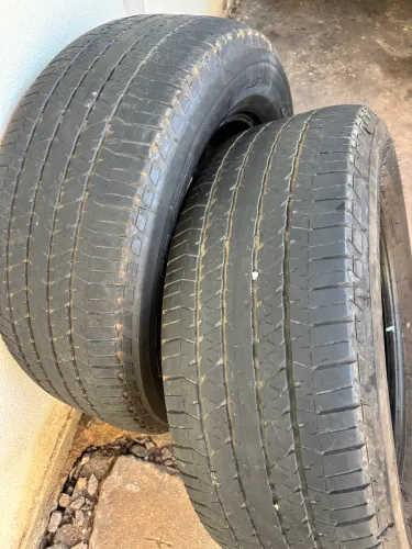 Pneu toyota SW4 e Hilux muito novo 