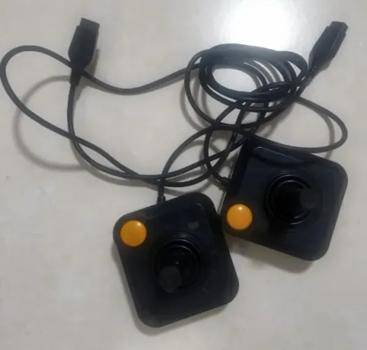 Par de controles Supergame CCE ATARI