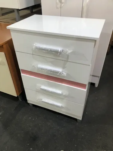 Cômoda com 4 gavetas / NOVO / ENTREGAMOS