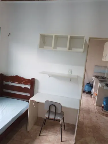 QUARTO SOLTEIRO(A)MOBILIADO COM BANHEIRO INTERNO