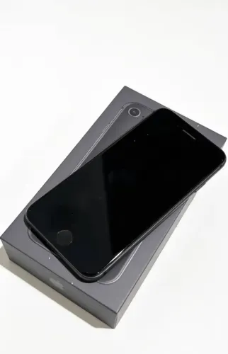iPhone 8 / 64 GB
