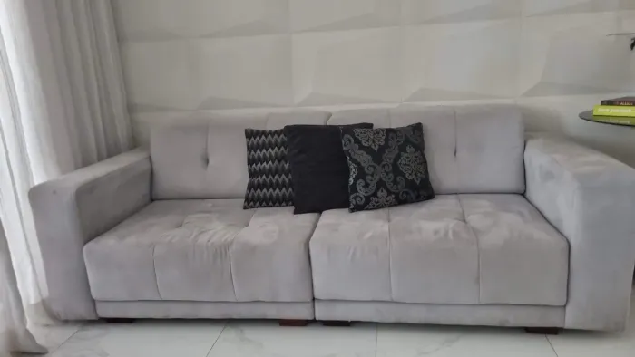 Sofá Fixo Cinza-Claro Suede - Excelente Estado!