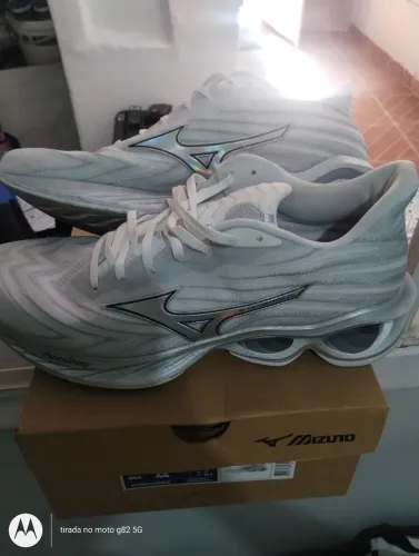 Vendo um tênis da Mizuno novo usei 2 vezes só original tênis impecável