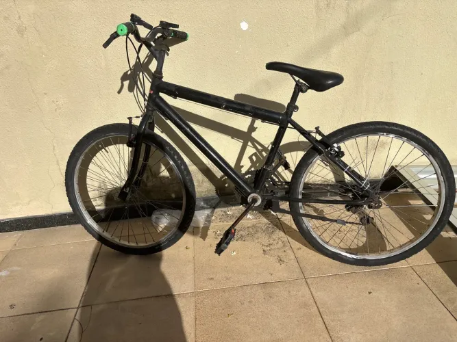 Vende-se bicicleta aro 24,acompanha banco normal e banco de mobilete