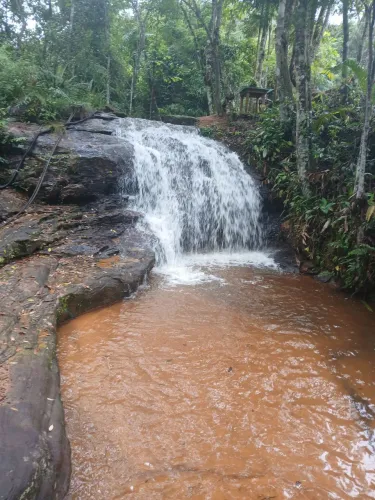 Sitio em Araguaia com cachoeira