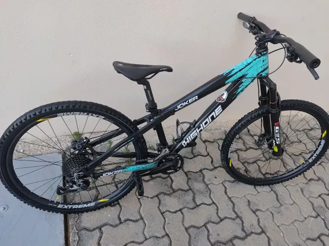 Bicicleta Highone aro 26 semi-nova 