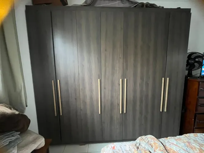 Vendo guarda roupas 7 portas
