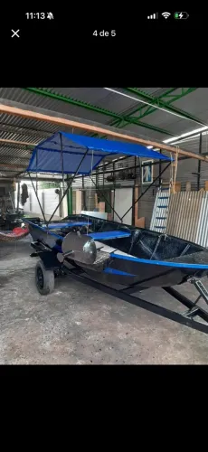 Barco de pesca completo como está na foto  / sem motor 