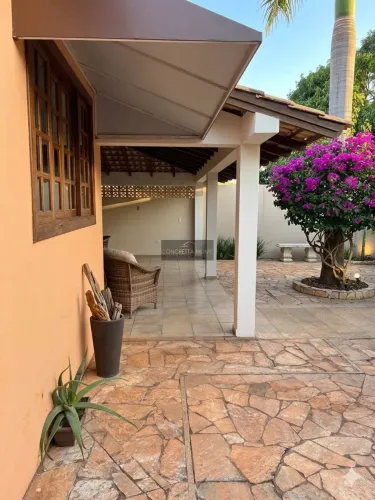 casa de alto padrão no bairro Santa rosa em Cuiabá com potencial comercial