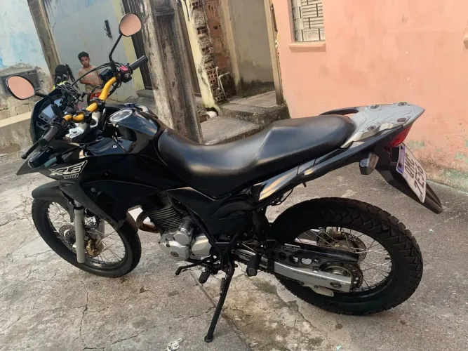 XRE 300 ano 2018