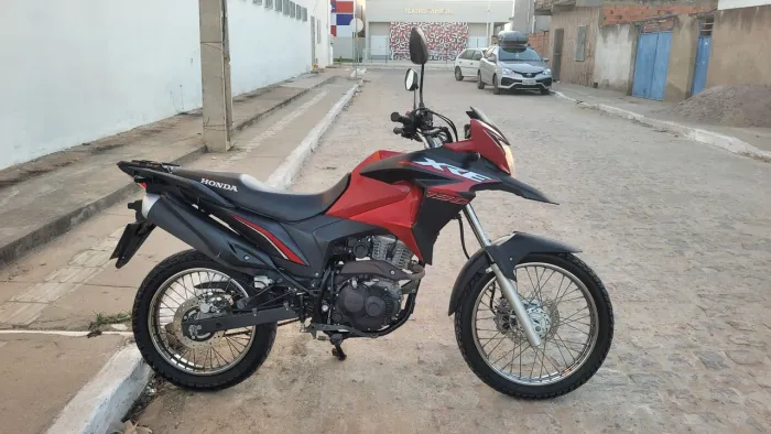 XRE 190 2021 com apenas 9 mil km rodados, moto muito nova, sem detalhes, toda original.