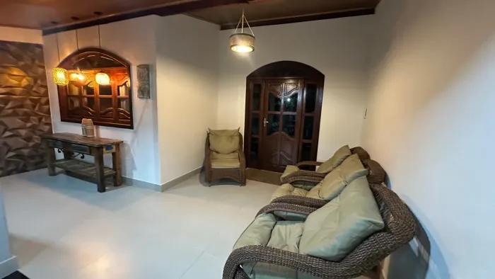 Casa com piscina no centro de Prado Bahia 