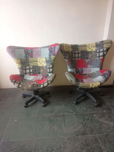 Par de poltronas decorativas