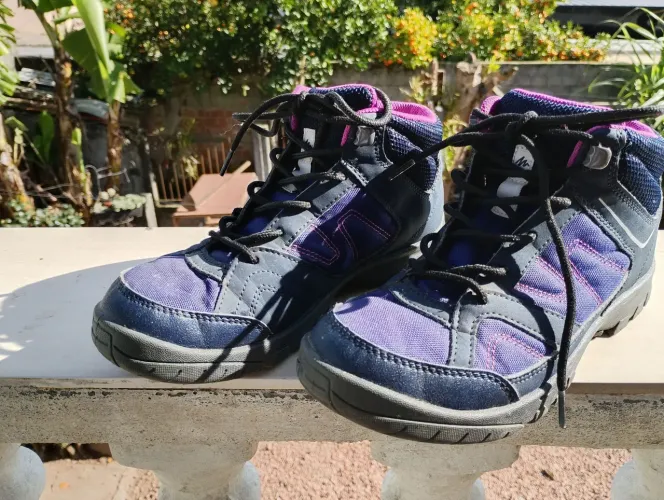 Bota quechua tamanho 35