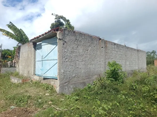 Terreno com meio caminho andado a venda