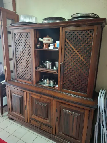 Buffet de madeira de Jacaranda