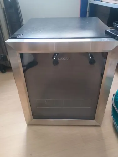 Adega Climatizada Suggar Fb4611 IX Porta De Vidro 127v Inox