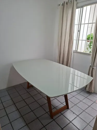 Mesa de Jantar com 1.90 x 1.10m, novíssima!!!!!!