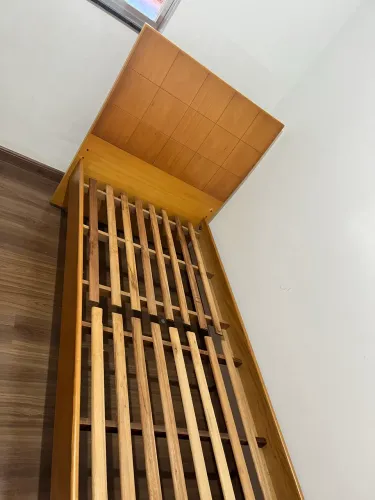 CAMA DE MADEIRA MACIÇA