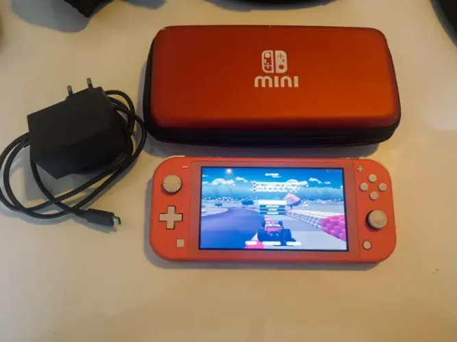 Nintendo Switch Lite BLOQUEADO - SD 128GB - Pouco Usado