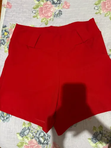 Short feminino, em tamanho M, nunca usado