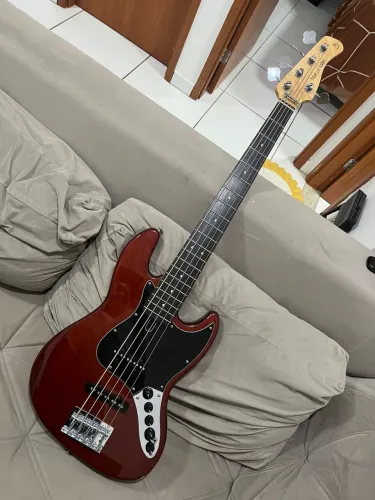 Baixo 5 cordas Marcus Miller V3 ativo