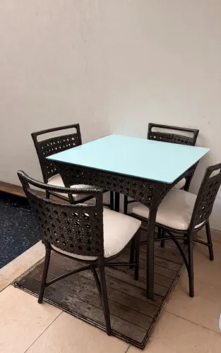 Mesa 4 cadeiras 