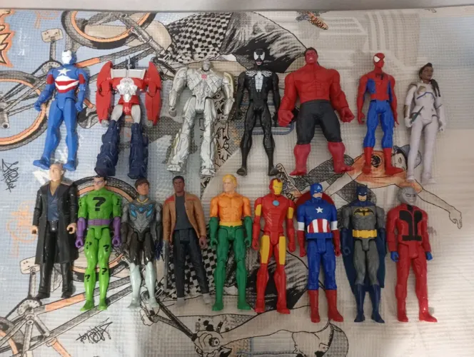 Bonecos diversos (60 cada)