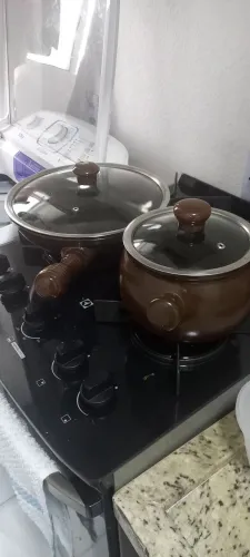 vende-se duas panelas de  primeira qualidade,  marca CERAFLAME semi-novas preço bom