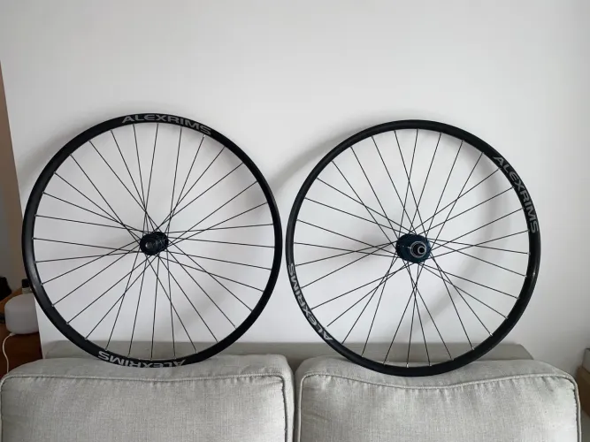 Par rodas Alexrims com cubos Shimano SLX Boost 12v Microspline