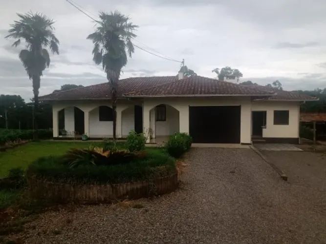 Casa em área rural de Campo Alegre