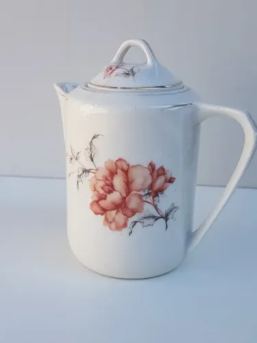Leiteira, da Marca porcelana Cerqueira leite. ANTIGA