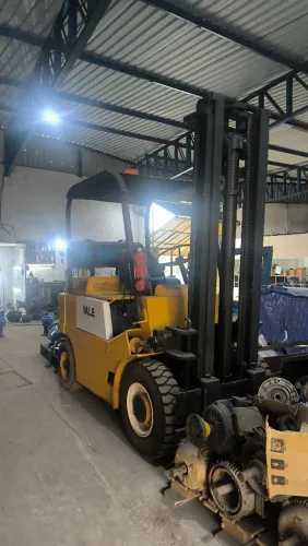 Empilhadeira Yale 2.500kg ano 99
