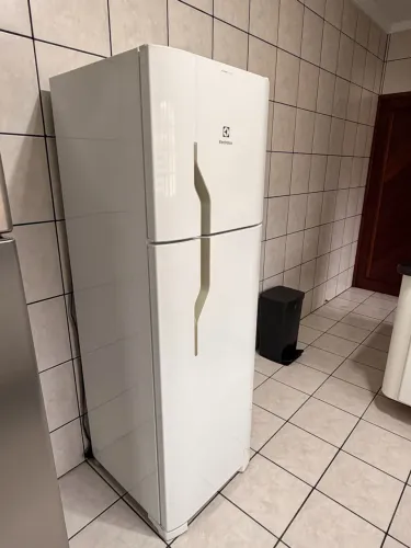 GELADEIRA ELECTROLUX FROST FREE - Branca
