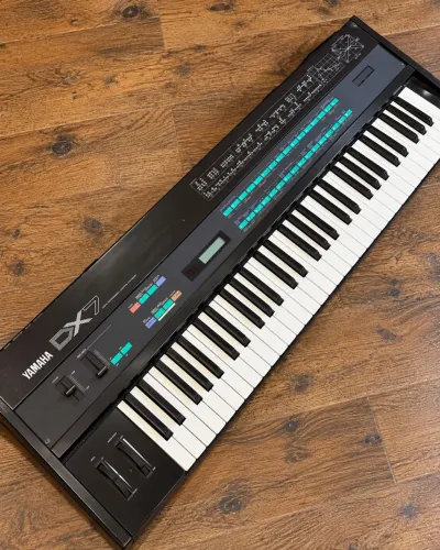 Teclado Yamaha DX7 - Funcionando / Necessita Revisão