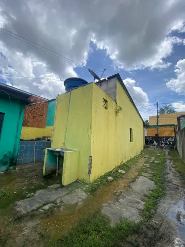 VENDO OU TROCO EXCELENTE IMÓVEL COM PISCINA + 3 KITNETS
