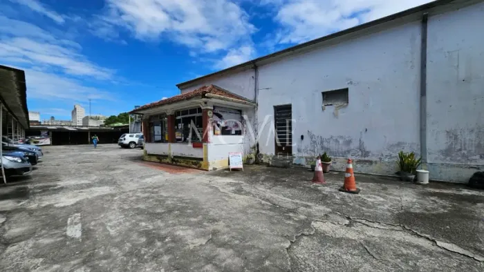Localização Estratégica: Imóvel com 948 m² no Centro Comercial de São José dos Campos