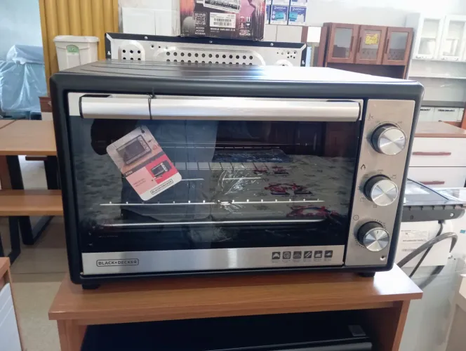 Forno elétrico Black e Decker 60 LT com espeto giratório
