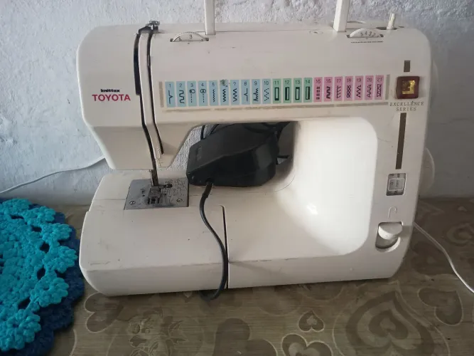 Máquina de costura overloque todos pontos