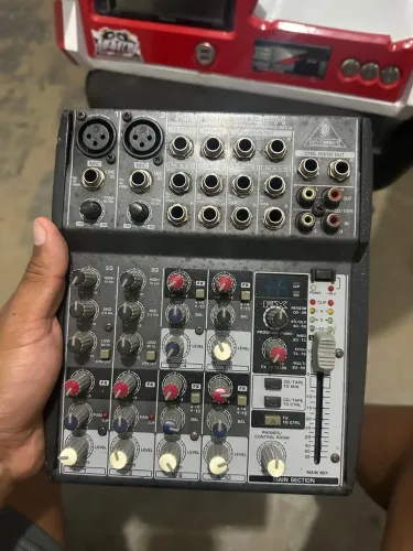 Equipamento de som automotivo