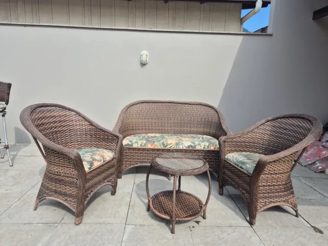 Vendo jogo de poltronas com mesa de centro para area externa.