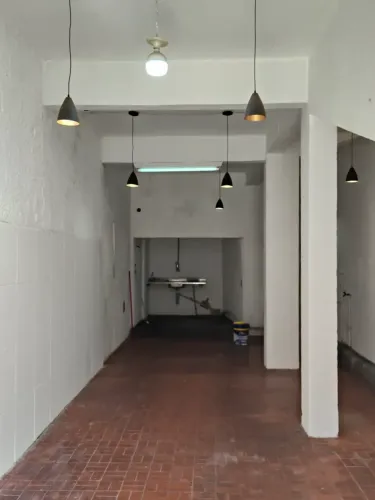 MOSELA - LOJA ALUGUEL - BEIRA DE RUA  COM 35 M2
