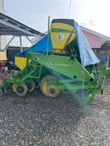 Plantadeira Jd 11 linhas