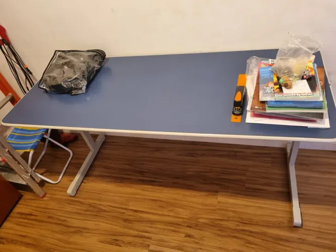 Mesa de escritório em ótimo estado. (Entrego)
