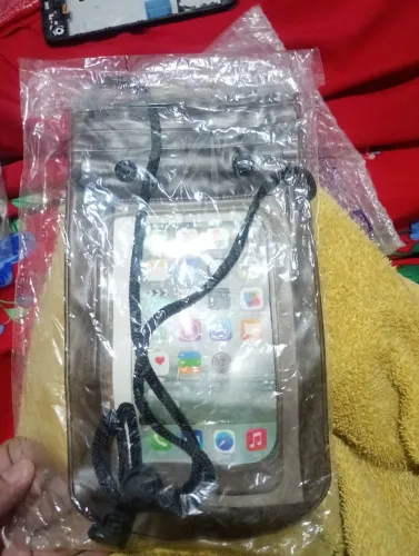120 Capas de celular a prova d'água no pressinho 5,00 reais cada.