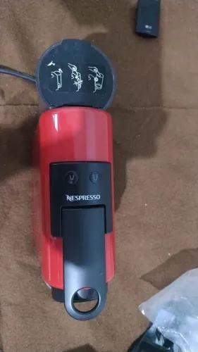 Cafeteira Nespresso ESSENZA mini