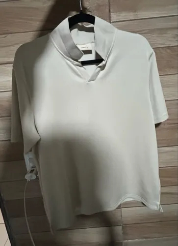 Camisa Polo Viscose C&A Comfort Tam M Kaki Claro - Gola V - 52% Poliéster 43% Viscose