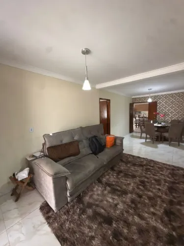 Casa com 3 quartos (1 suíte), na Vila Redenção
