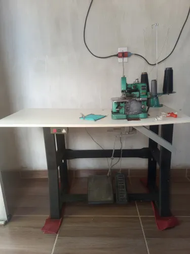 MÁQUINA OVERLOCK CHINESINHA