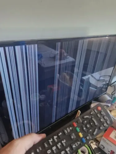 TV Panasonic 32 Smart com controle funcionando 